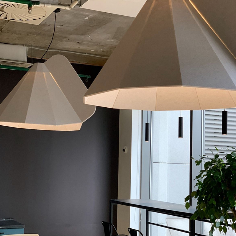 Painel acústico de design moderno defletores com absorção de som e formato de tira de placa de fibra de poliéster ecológico para uso em academia